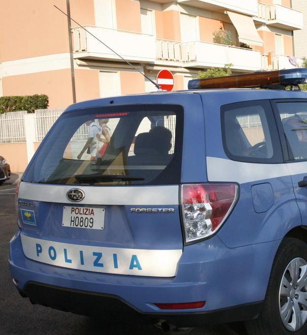 Tradimento con rissa: lui picchia lei e l’altro 