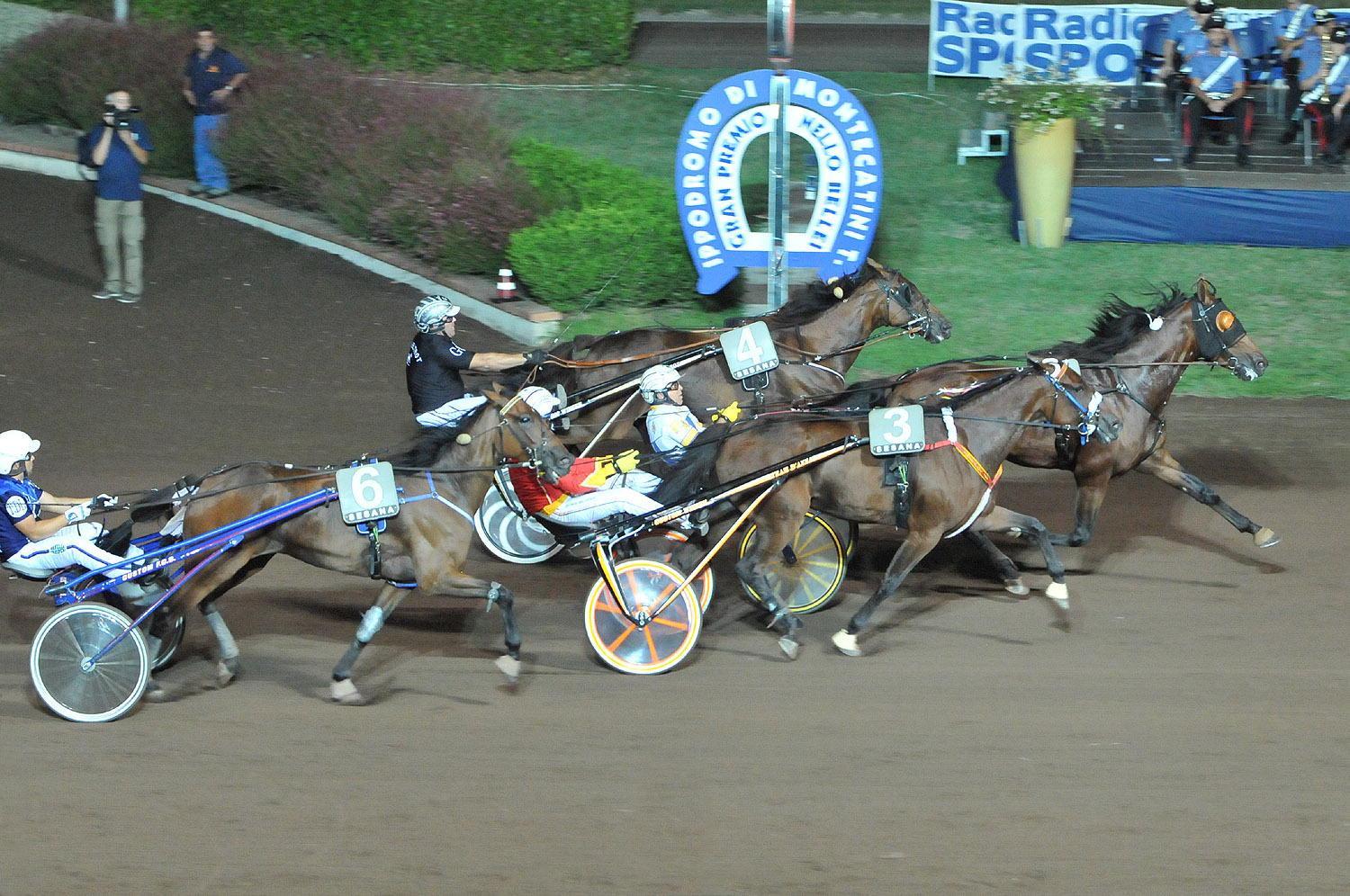 La volata con la vittoria finale di Santiago d'Ete nel Gp Nello Bellei (Foto Rosellini)