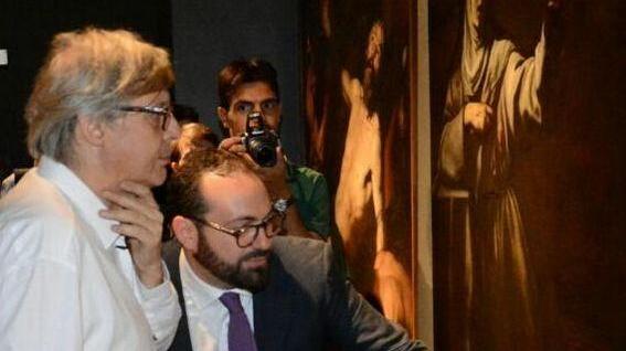 Vittorio Sgarbi alla mostra di Caravaggio a Palazzo Ducale