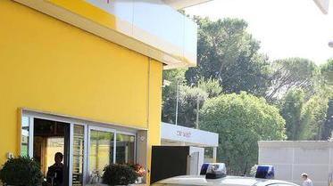 Ladri distratti filmati in azione a volto scoperto