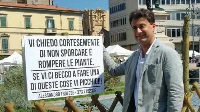 “Non sporcate, sennò vi picchio”
