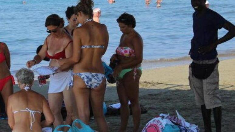 Sequestrata merce contraffatta al mercato