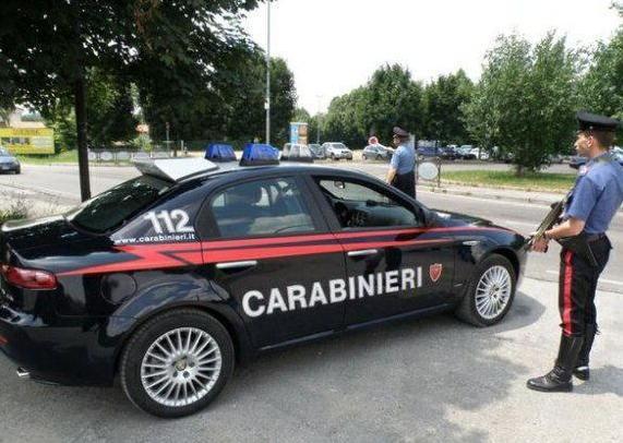 Gli strappano dal collo catenina d’oro: denunciati 