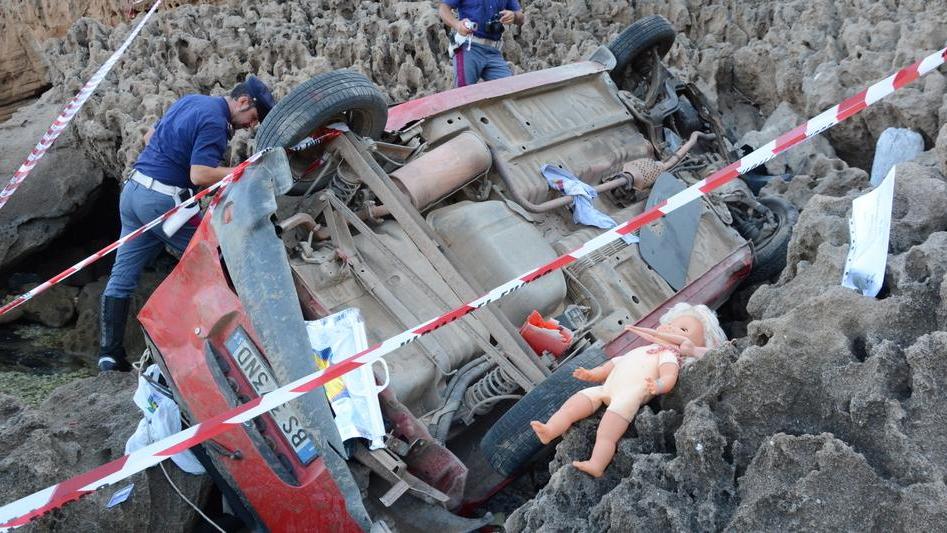 L’auto sulla scogliera muore a 36 anni