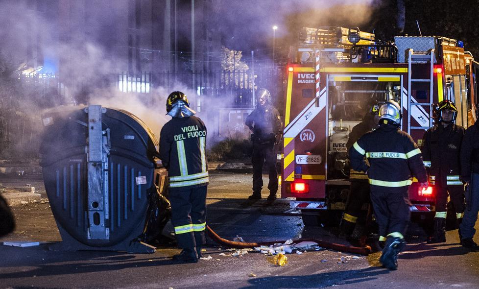 Vandali incendiari in azione in via Barlaam e via Modena