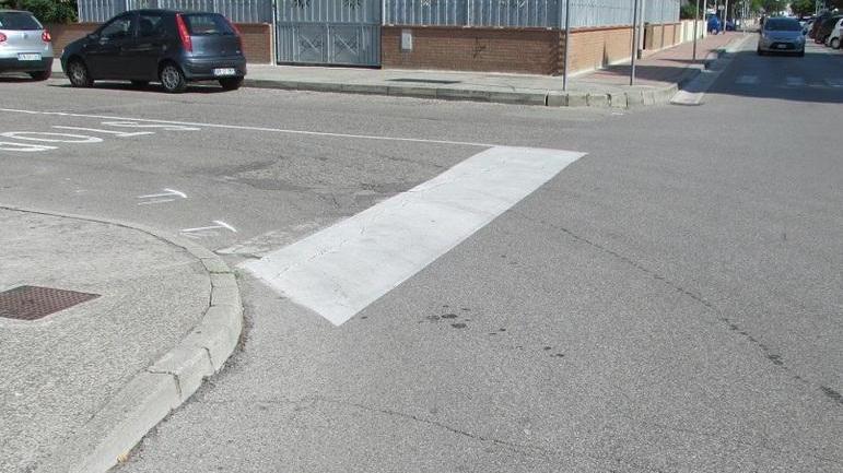 Raccoglitore rifiuti investe una 12enne sulla sua bicicletta
