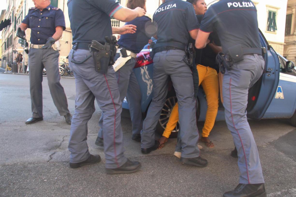 Due agenti feriti nella colluttazione davanti a Ghiomelli (foto d'archivio)