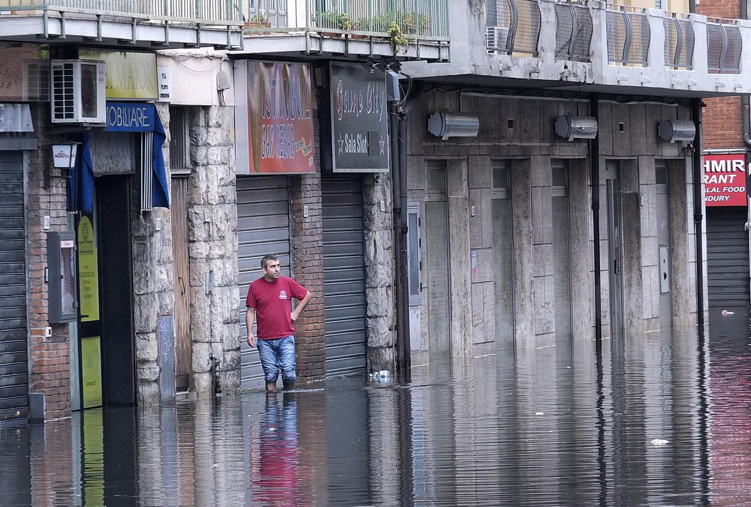 Una delle strade allagate
