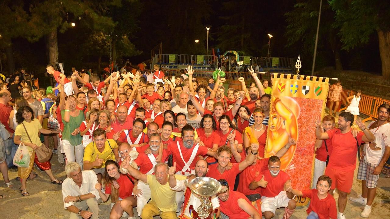 I contradaioli di Membrino in festa per il successo nell’undicesima edizione del Palio