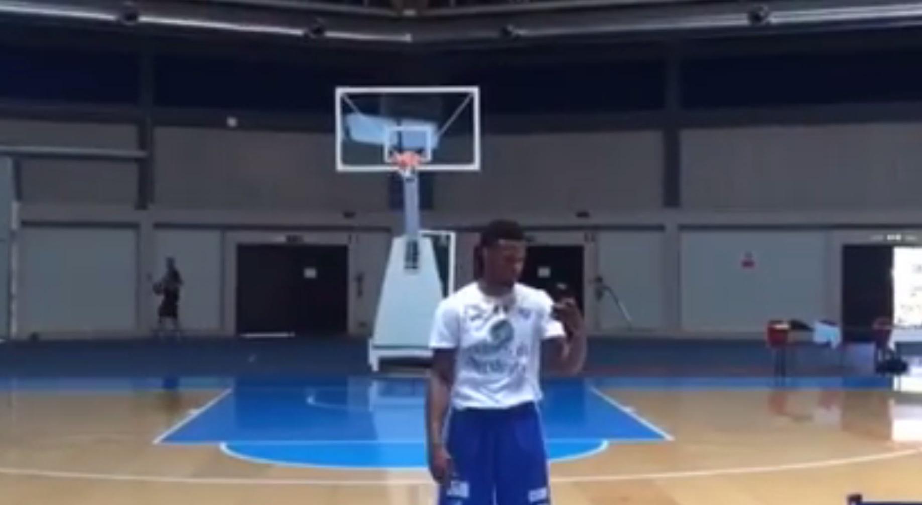Il canestro-selfie di MarQuez Haynes