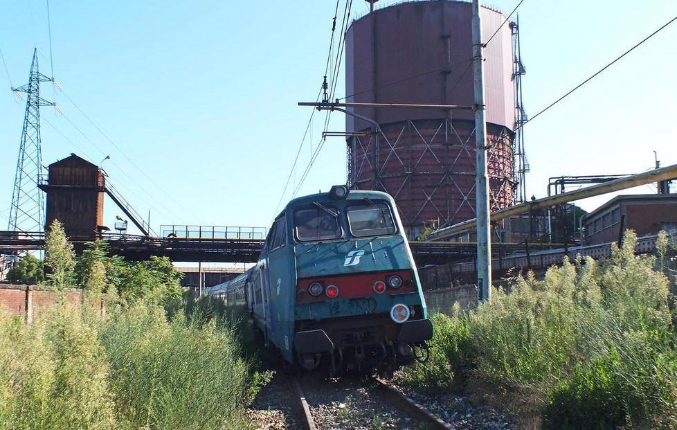 Treno regionale deragliato, indagine per capire le cause