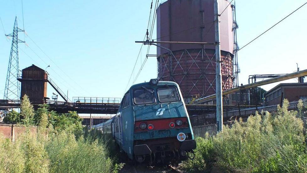 Treno regionale deragliato, indagine per capire le cause
