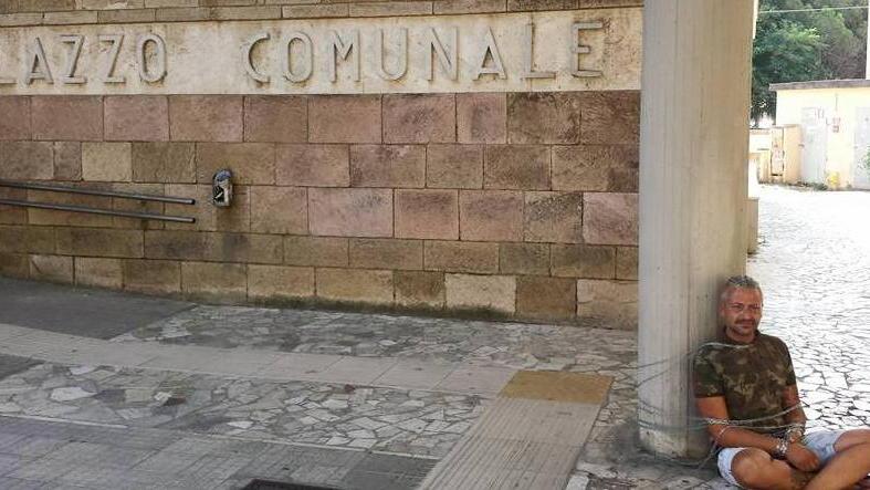 Una battaglia infinita tra bavagli e catene