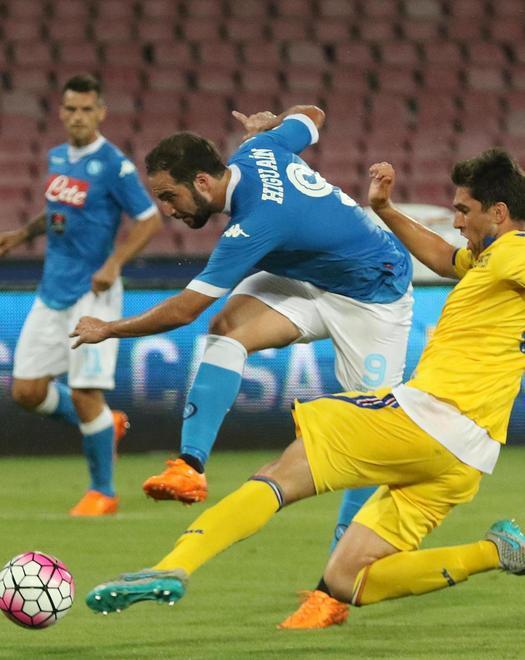 Il Napoli si butta via Higuain ne fa due Eder rialza la Samp 
