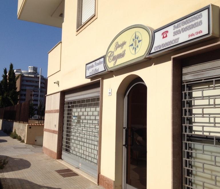 Agenzia funebre nel mirino testa d’asino sul cancello 