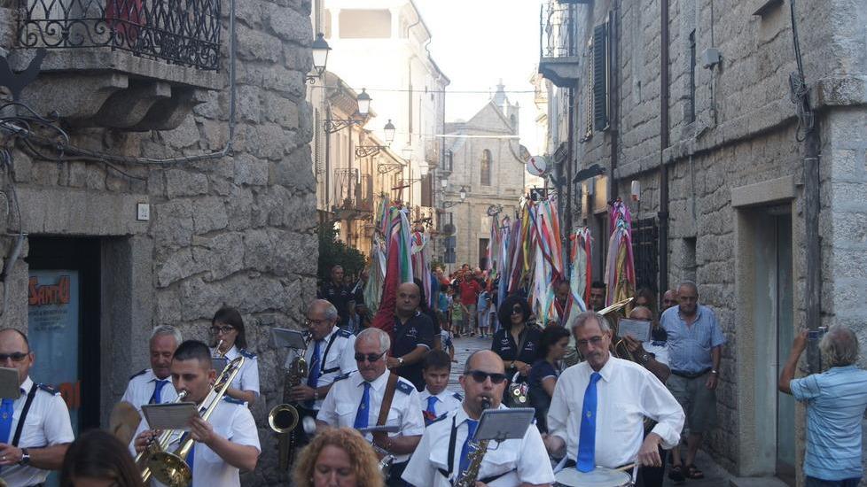 Festa grande per i santi patroni con processioni e tanta musica