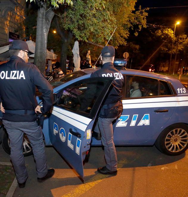 Fuggono e tamponano auto 118 