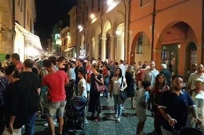 Il centro gremito La Notte Bianca non ha tradito