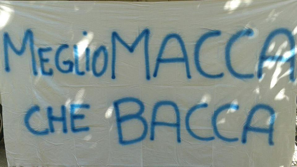 Lo striscione al centro del caso