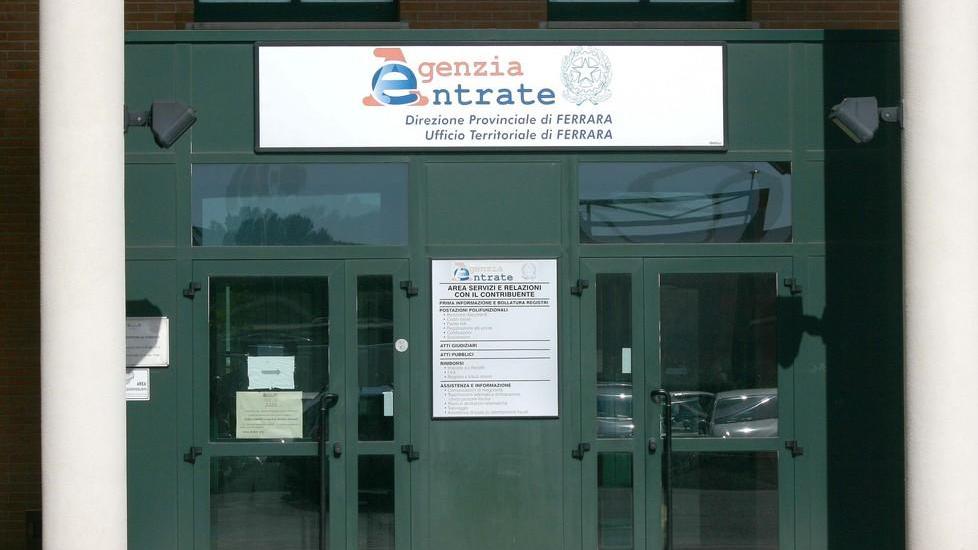 Ferrara, malore per i 26mila euro di tasse