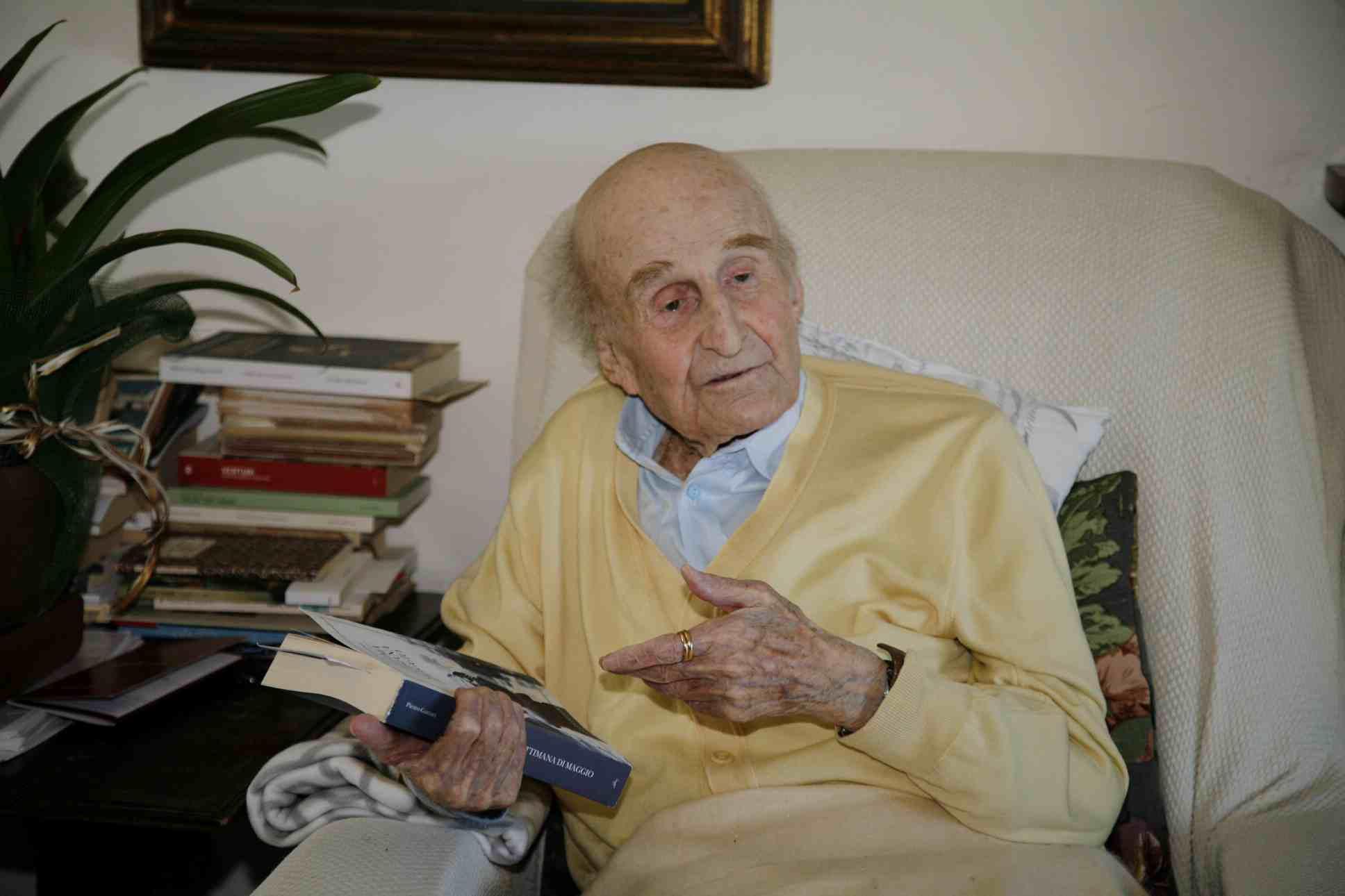 Il giornalista e scrittore Manlio Cancogni