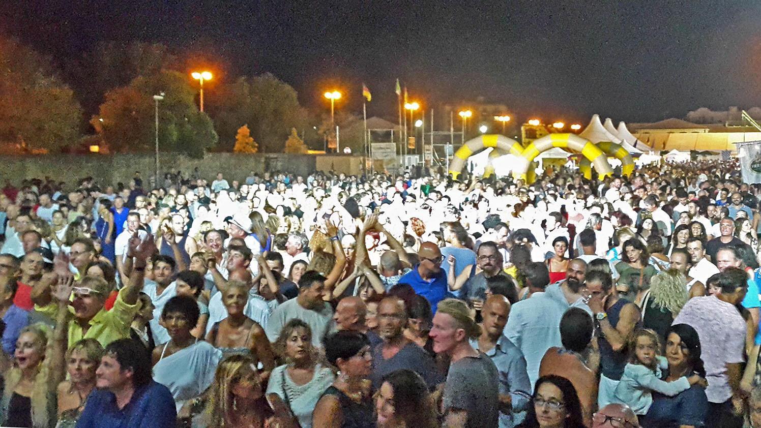 Un'immagine dell'arena stracolma per Hottanta (PaBar)