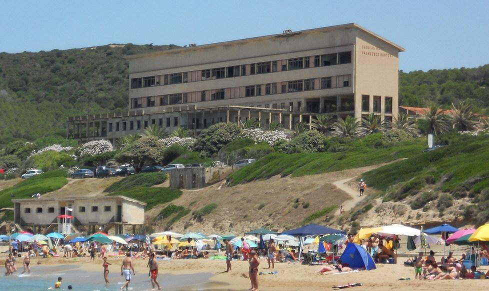 Funtanazza, ok alla riqualificazione dell’hotel di Soru: si scatena la polemica politica 