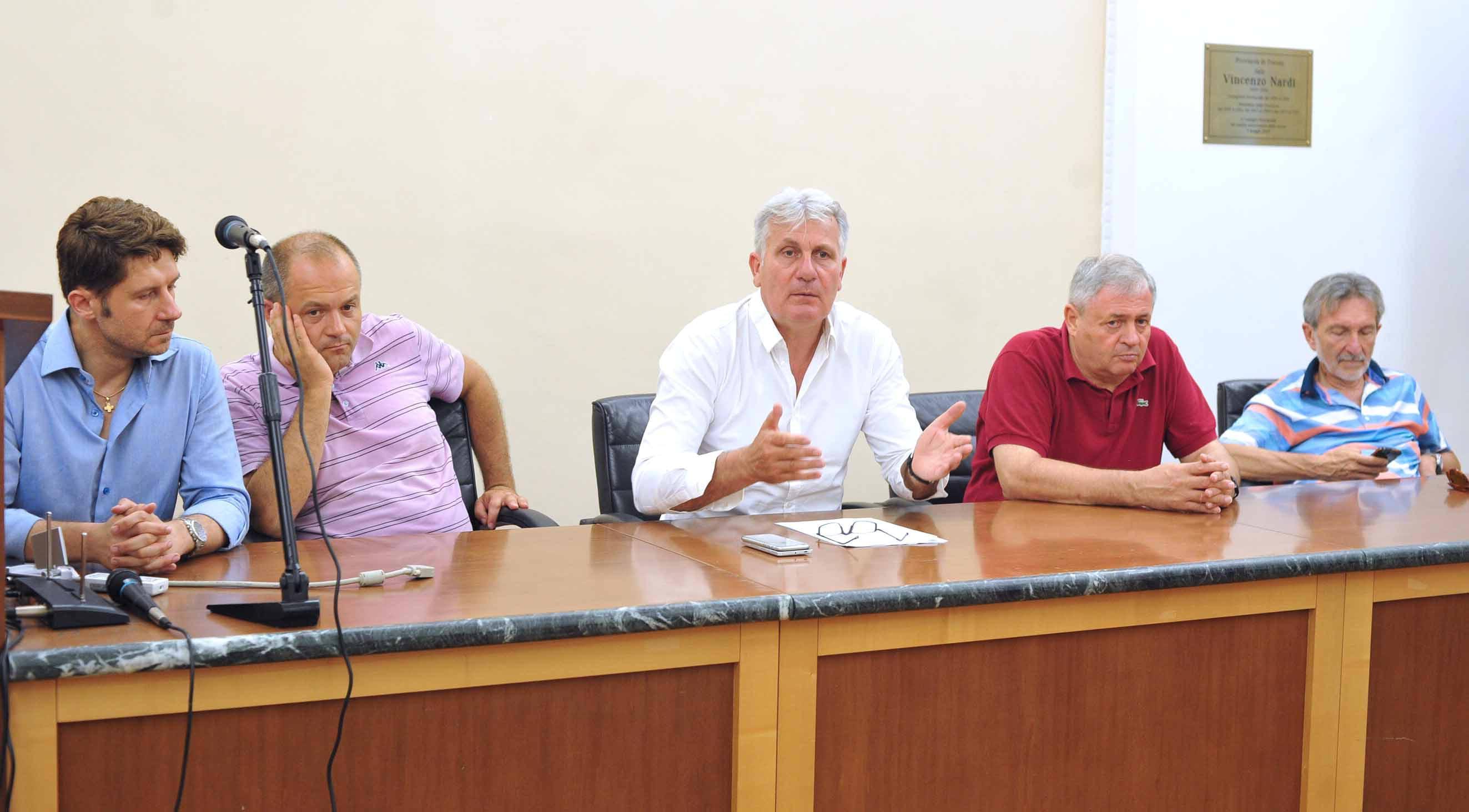 Al centro il presidente della Provincia Rinaldo Vanni (foto Gori)