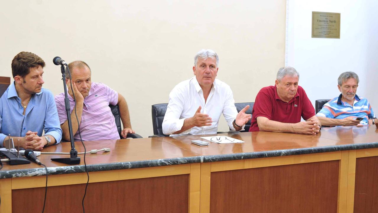 Al centro il presidente della Provincia Rinaldo Vanni (foto Gori)