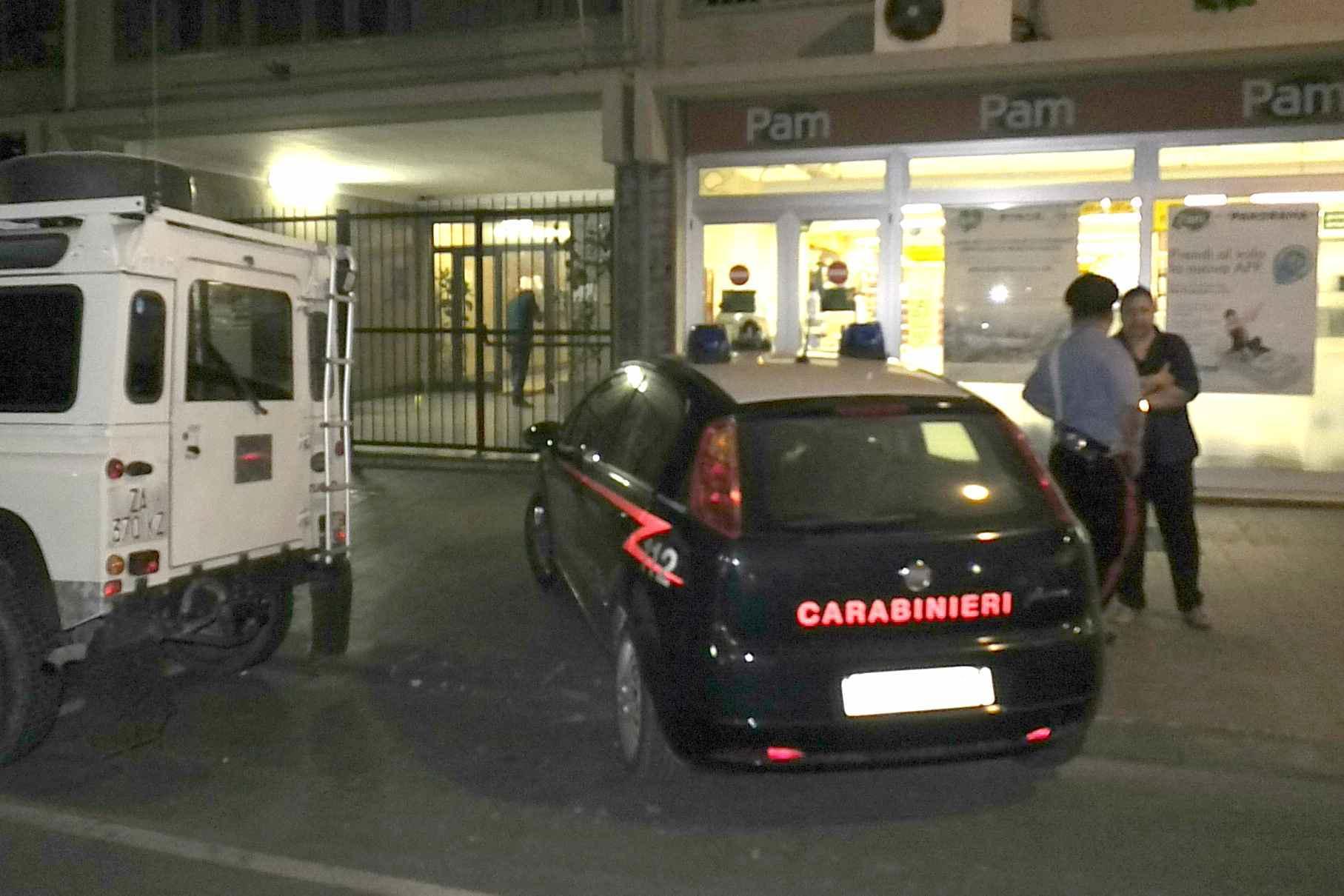 I rilievi in via Pascoli (foto Muzzi)