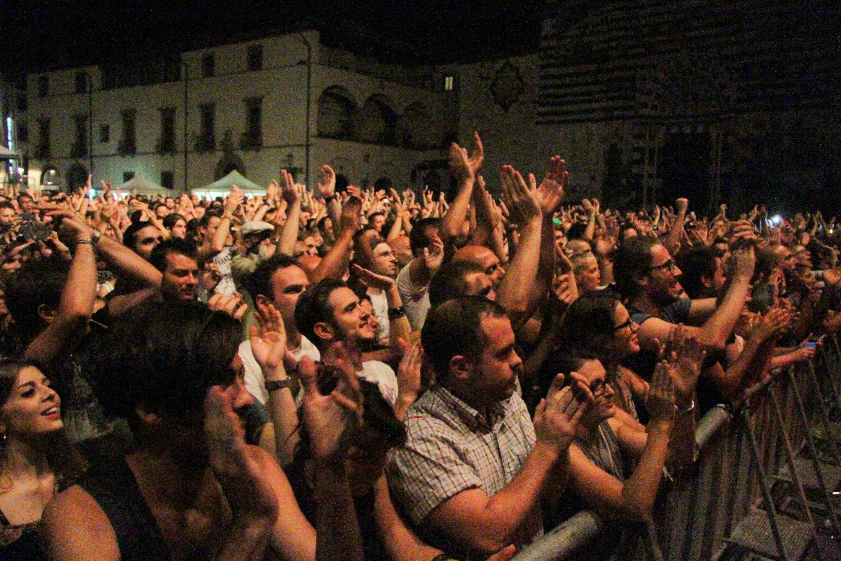 In migliaia in piazza Duomo per gli Interpol