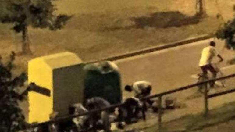 Assalto notturno ai vestiti usati tra disperazione e degrado