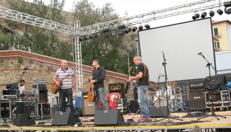 Musica al chiostro col Mediterraneo acoustic quartet