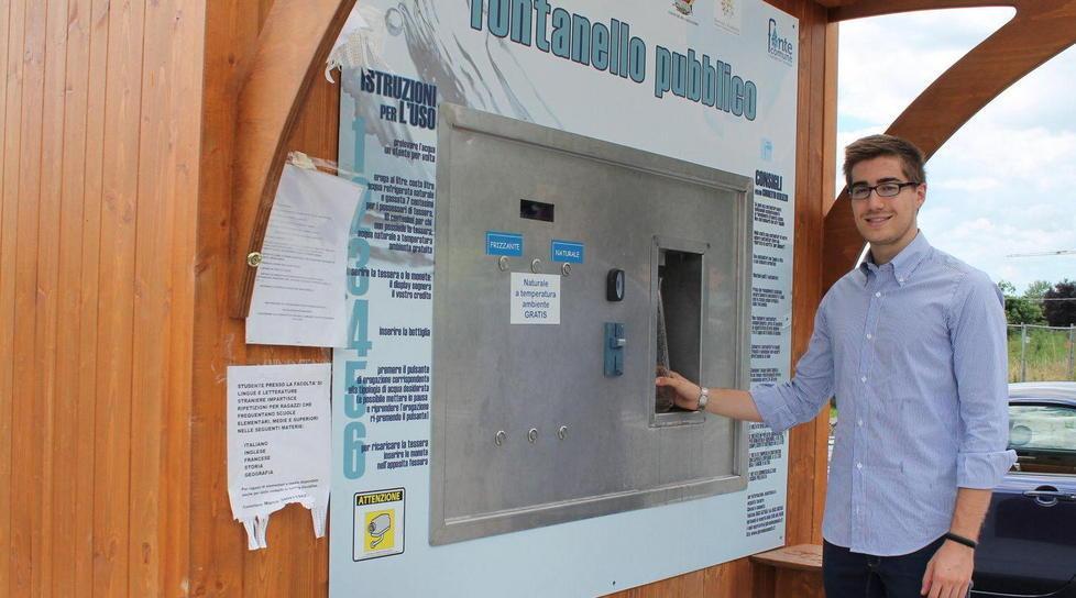 Un nuovo fontanello per l’acqua pubblica in piazza del Mercato