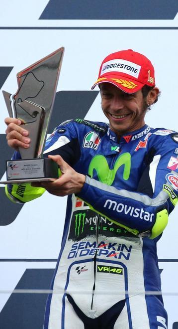 La MotoGp si inchina al Dottor Rossi: «Il più duro è lui» 