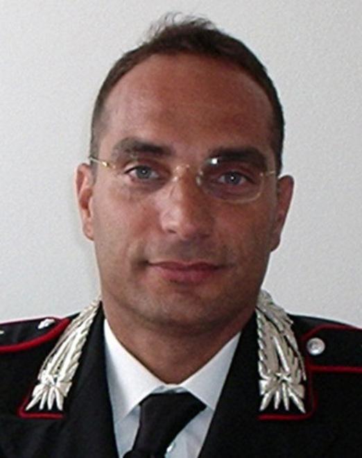 Suonano al citofono e rapinano l’agenzia 