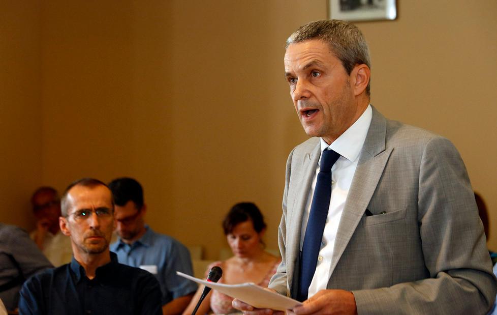 «La Fondazione non compri Farmacie» 