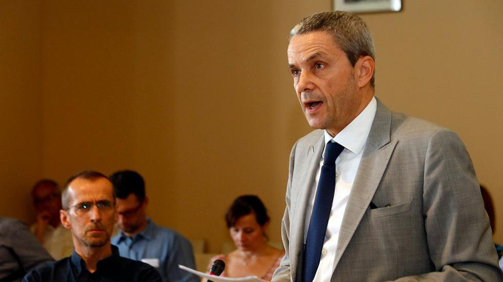 «La Fondazione non compri Farmacie»