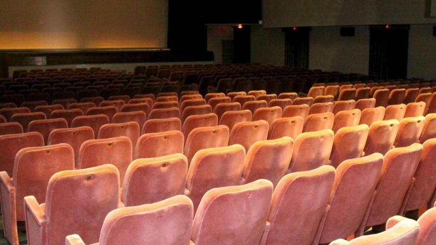 Chiuso il cinema teatro comunale