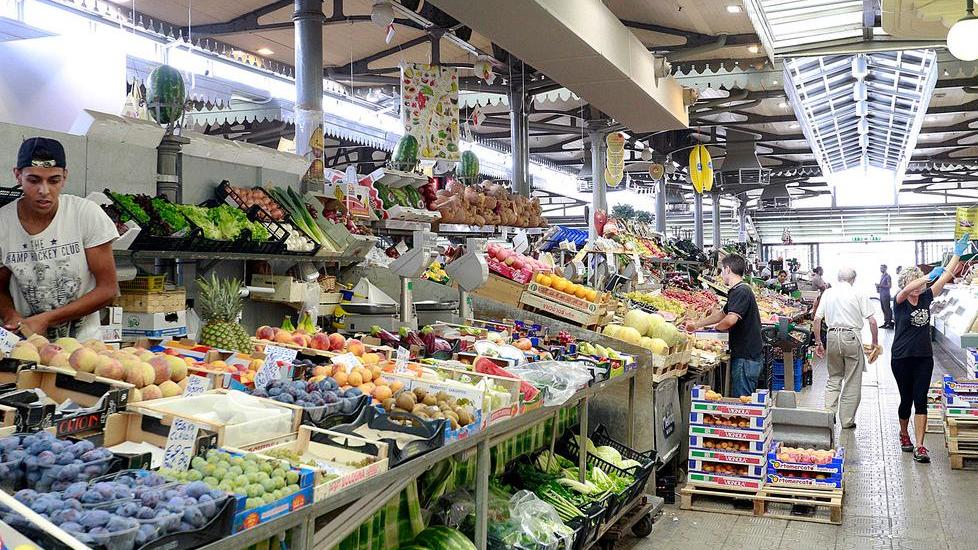 Modena, rabbia al Mercato Albinelli: «Comune, basta con le prese in giro»
