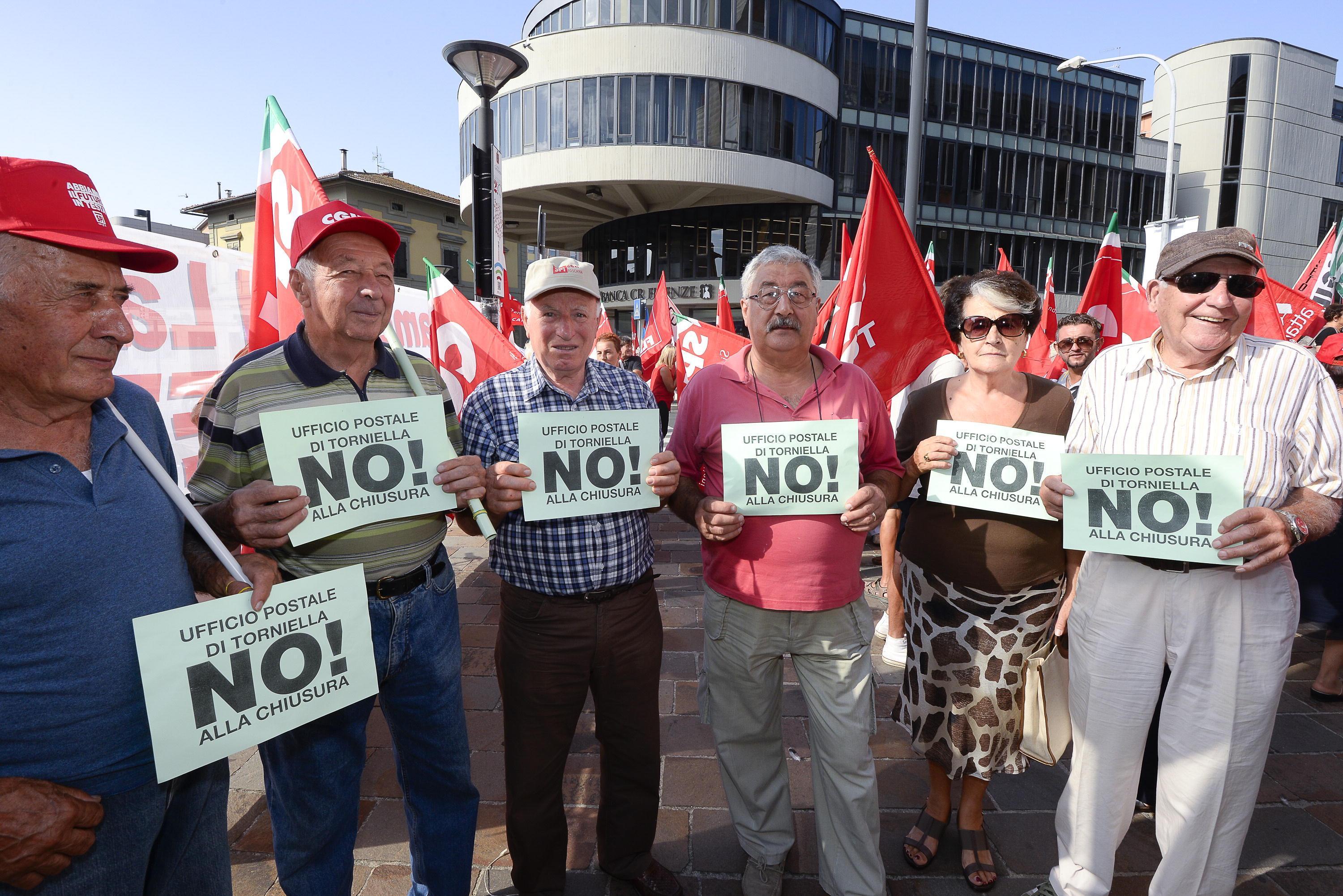 Un momento della manifestazione in piazza Rosselli a Grosseto 