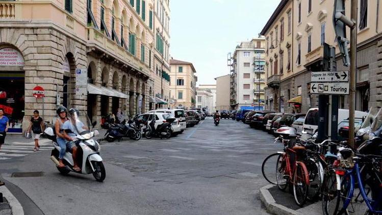 Anziana truffata al mercato: mi hanno rubato la vita