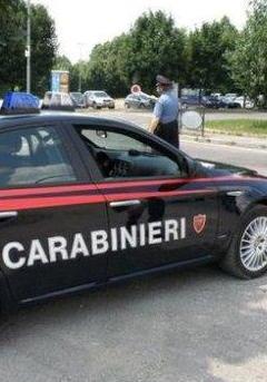 Gli hanno chiesto un’informazione e l’hanno derubato 