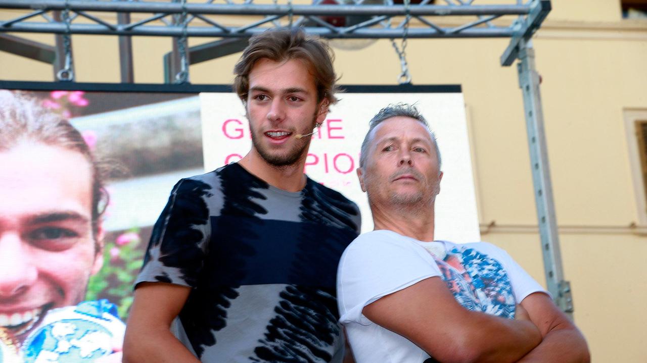 In mille per Greg Paltrinieri in piazza a Carpi