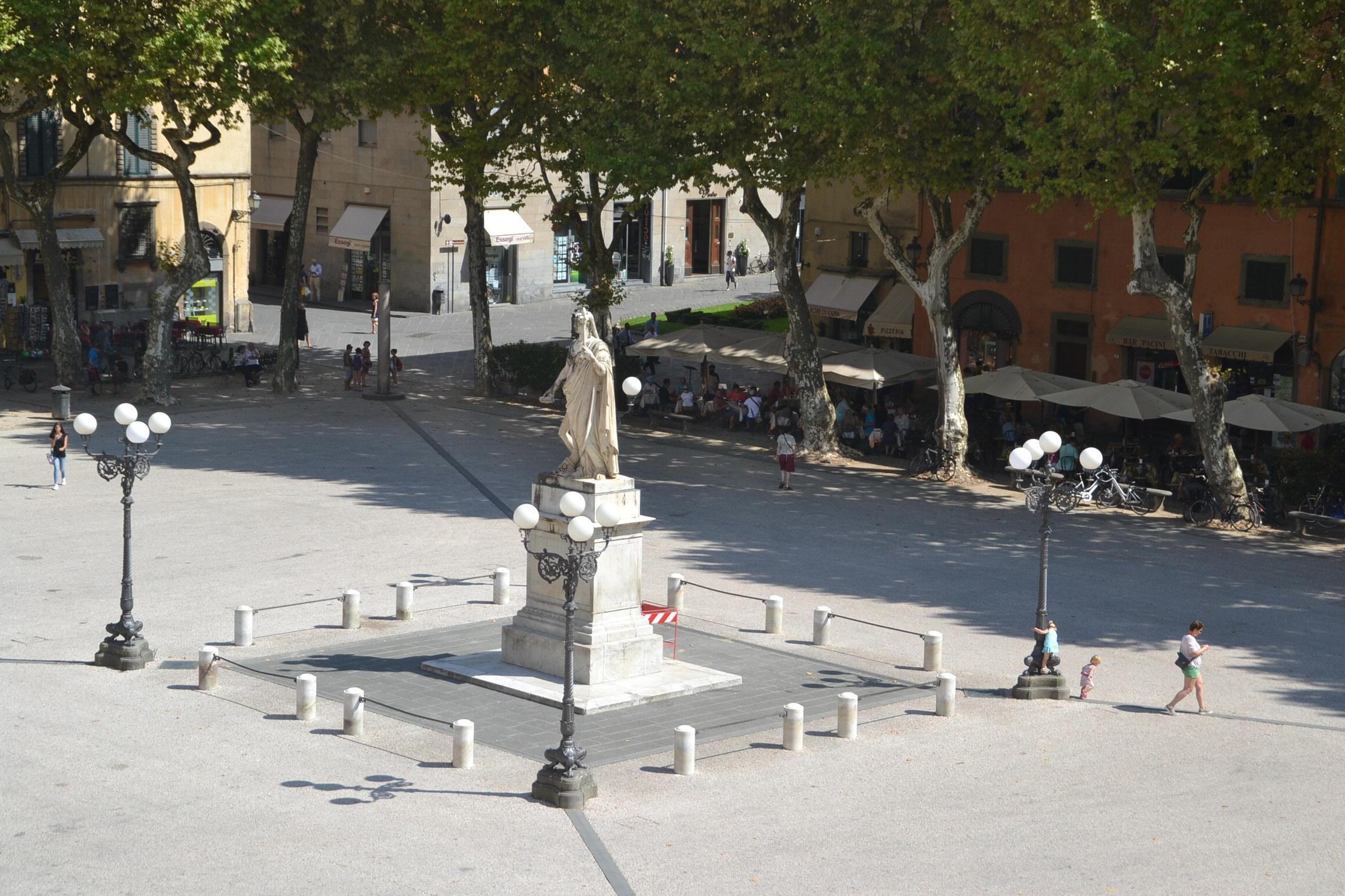 La proposta choc, la statua di Maria Luisa “a scomparsa” 