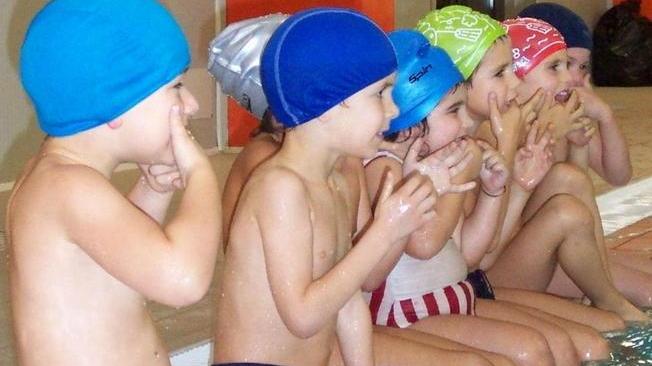 Riprende l’attività delle piscine coperte con tanti corsi di nuoto