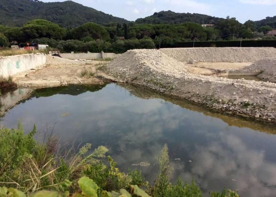 «Ora basta, portate via le macerie dell’ecomostro» 