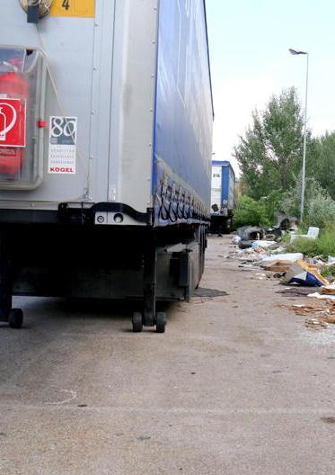 Rintracciati dai vigili i proprietari di bus e furgone abbandonati 