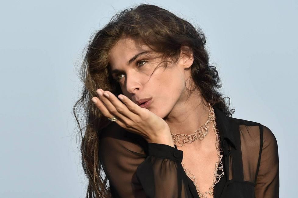 Elisa, modella impegnata «Accettiamo i migranti»