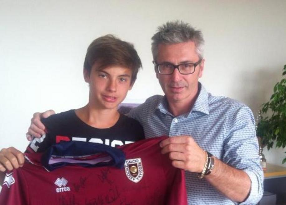 Tamelli consegna la maglia a Mattia